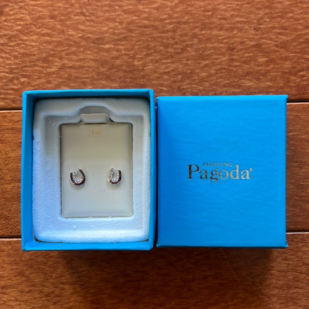Piercing Pagoda 10K White Gold Horseshoe Earring